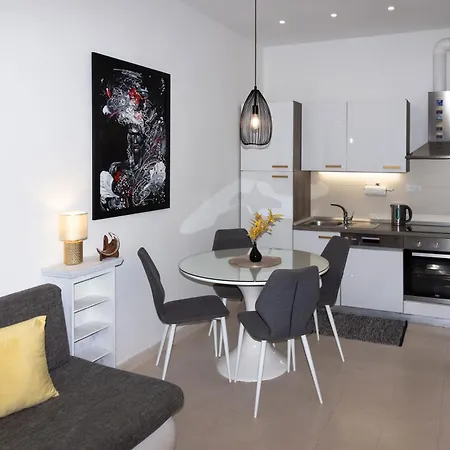 Moon Apartman *